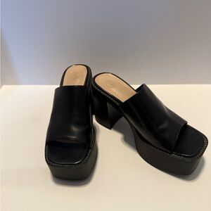URBAN OUTFITTERS BLACK PLATFORM SANDALS SHOES SZ 7